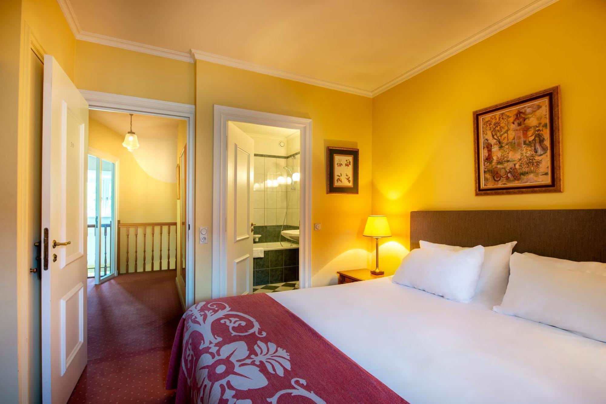 Chateau St Gerlach - Oostwegel Collection, Member Of Relais And Chateaux Valkenburg aan de Geul Rum bild A bedroom at the hotel