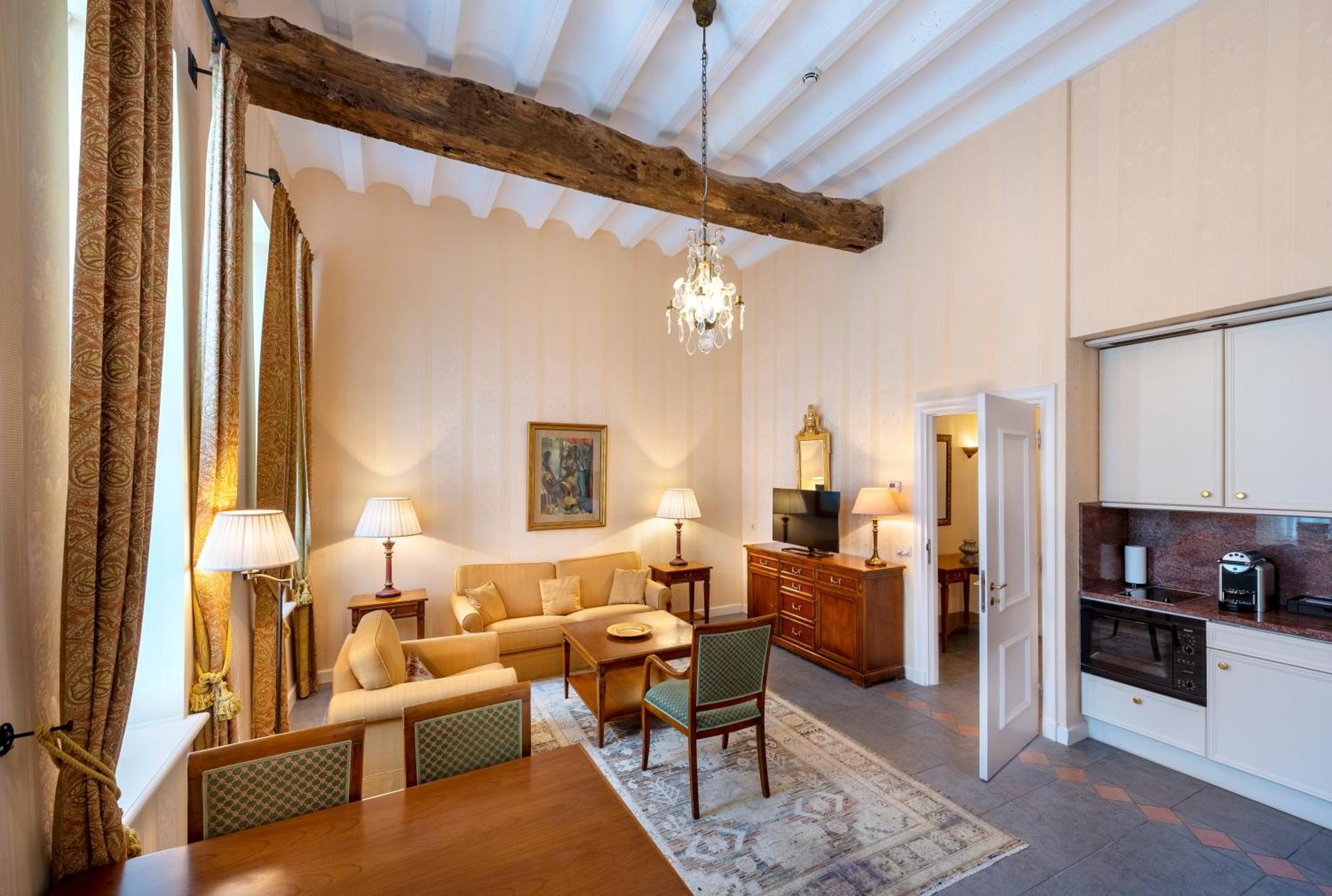 Chateau St Gerlach - Oostwegel Collection, Member Of Relais And Chateaux Valkenburg aan de Geul Exteriör bild A typical apartment