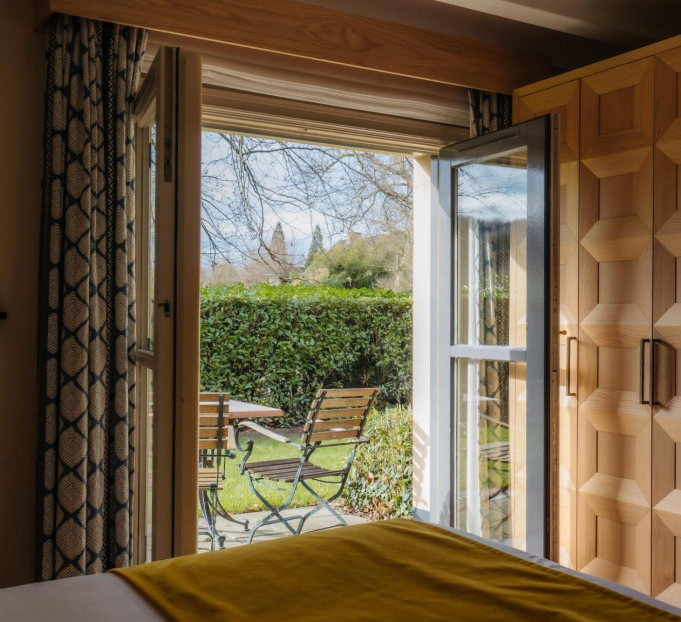 Chateau St Gerlach - Oostwegel Collection, Member Of Relais And Chateaux Valkenburg aan de Geul Exteriör bild A window with a flyscreen